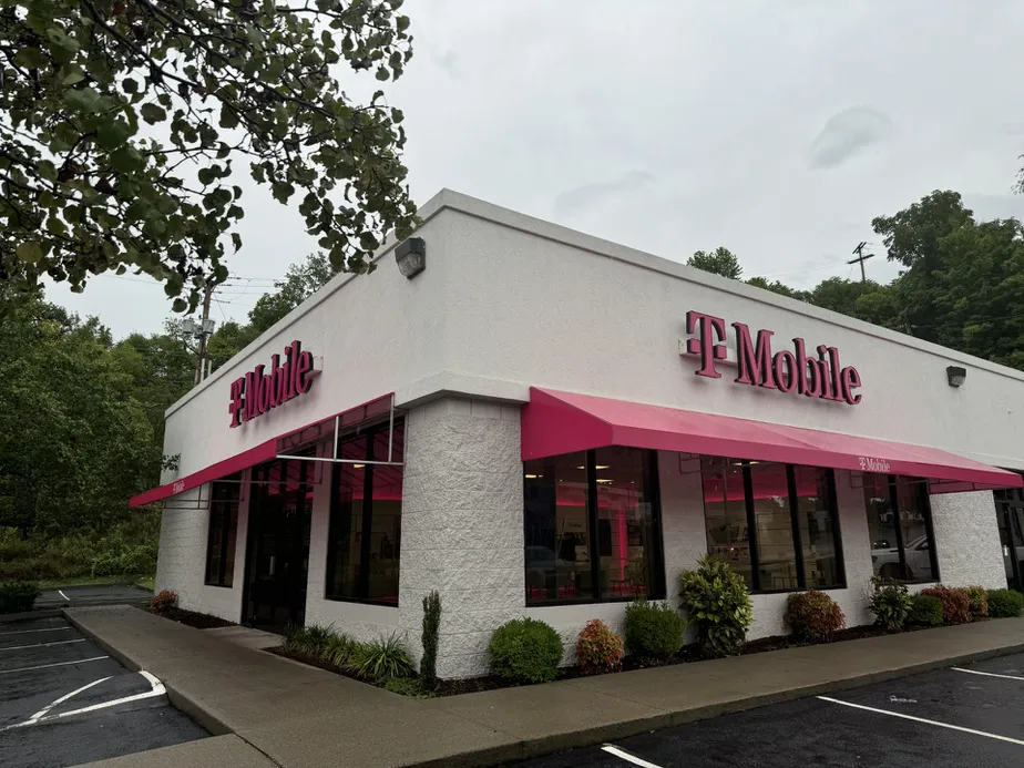  Exterior photo of T-Mobile Store at N Eastman Rd & Ready Creek Rd, Kingsport, TN 