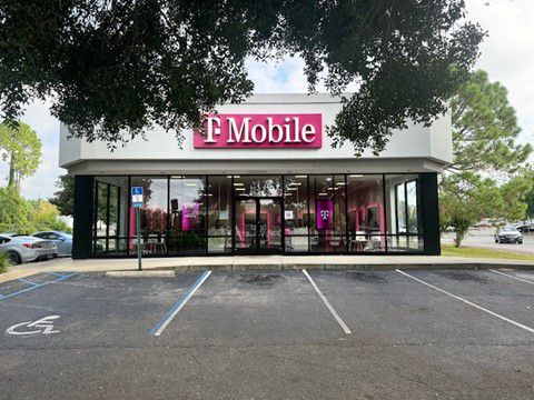 Exterior photo of T-Mobile Store at W Tennessee St & Capital Cir NW, Tallahassee, FL