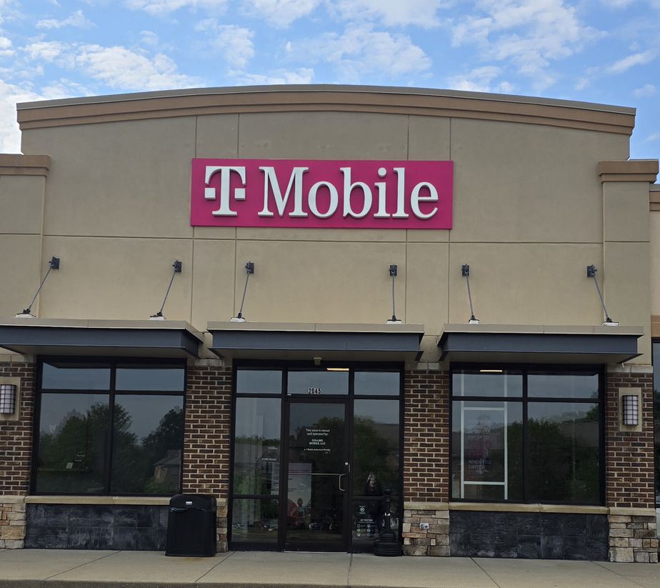 Exterior photo of T-Mobile Store at Centennial Blvd & Madison Pike, Independence, KY