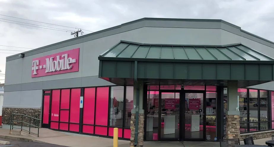 Exterior photo of T-Mobile store at 10th Ave S & 9th St S, Great Falls, MT
