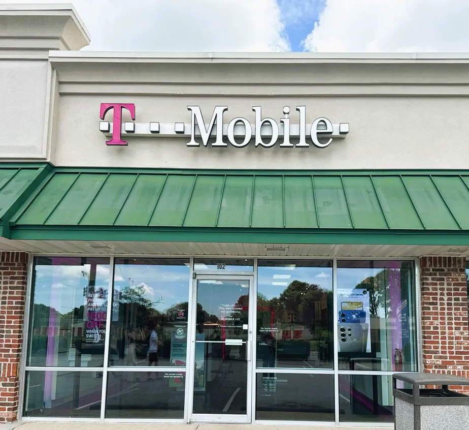  Exterior photo of T-Mobile Store at Kempsville & Indian River, Virginia Beach, VA 