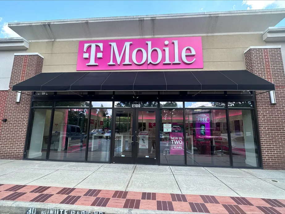 Exterior photo of T-Mobile Store at Lake Placid & Roswell, Atlanta, GA