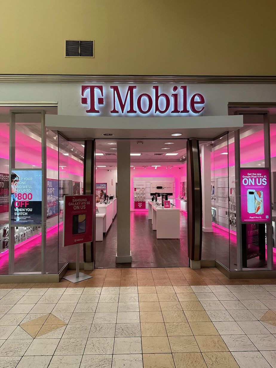 Exterior photo of T-Mobile Store at Mesilla Valley Mall, Las Cruces, NM