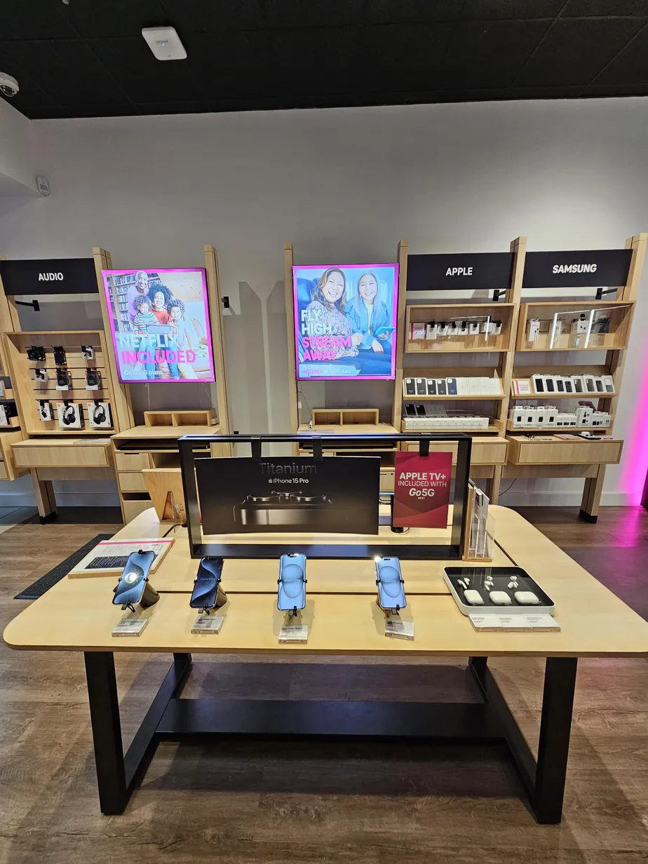  Interior photo of T-Mobile Store at Polaris Fashion Place, Columbus, OH 