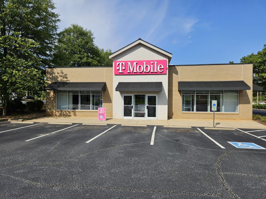Exterior photo of T-Mobile Store at Congaree & Patewood, Greenville, SC