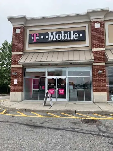 Exterior photo of T-Mobile store at Tonnelle Ave & 88th Street, North Bergen, NJ