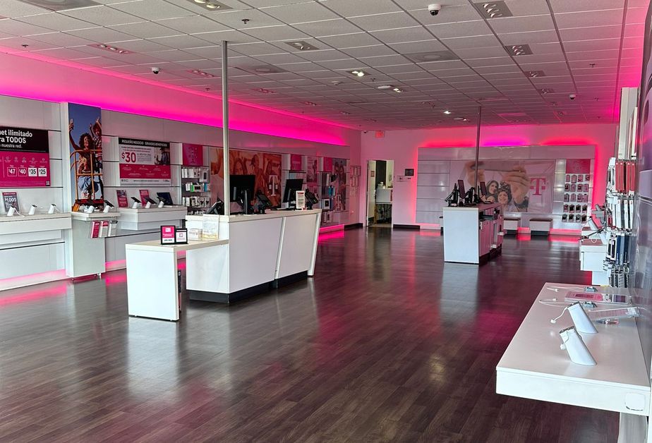 Interior photo of T-Mobile Store at Plaza Juana Diaz, Juana Diaz, PR