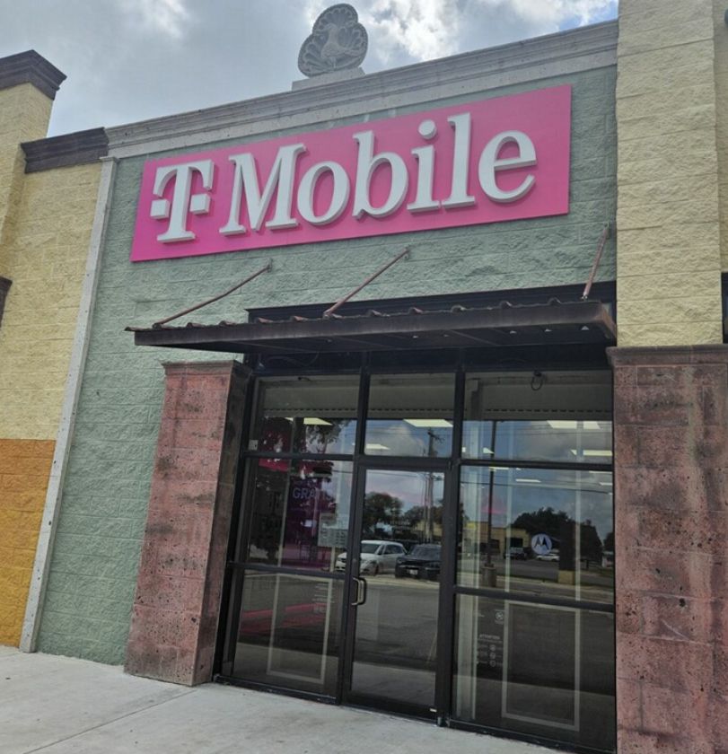  Exterior photo of T-Mobile Store at E Main St & Ham Ln, Uvalde, TX 