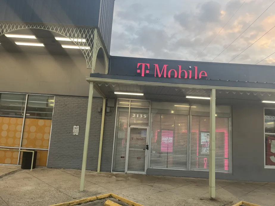  Exterior photo of T-Mobile Store at Gentilly Blvd & Elysian Fld Av, New Orleans, LA 