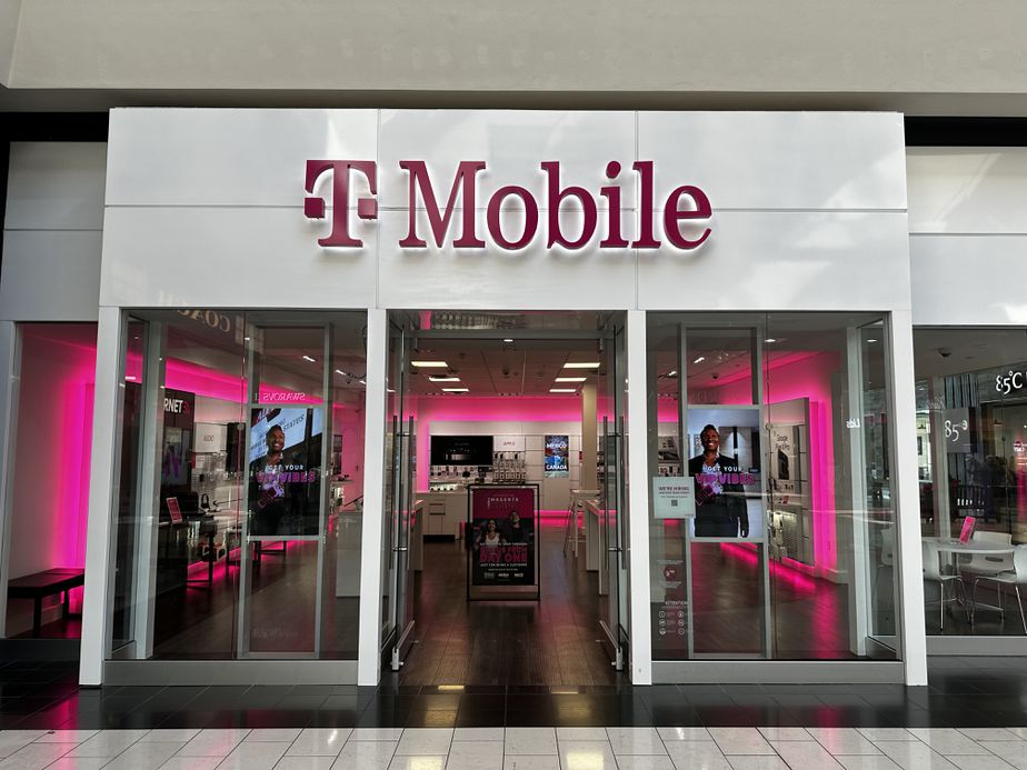 Exterior photo of T-Mobile Store at Washington Square, Portland, OR