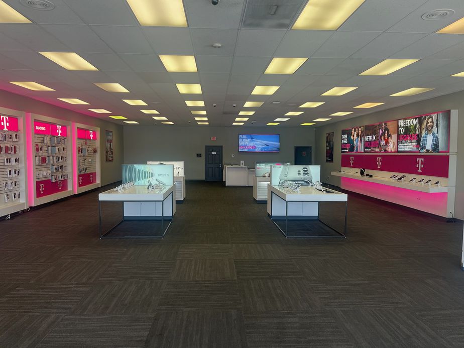Interior photo of T-Mobile Store at Hebron Rd & Fieldpoint Rd, Heath, OH