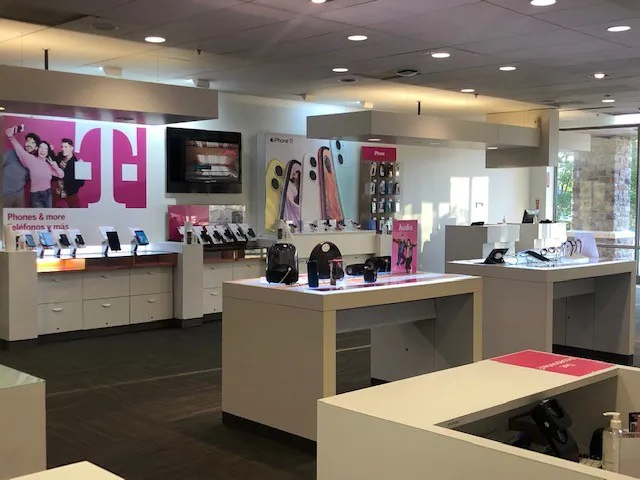 Foto del interior de la tienda T-Mobile en Mt Laurel - Centerton Square, Mount Laurel, NJ