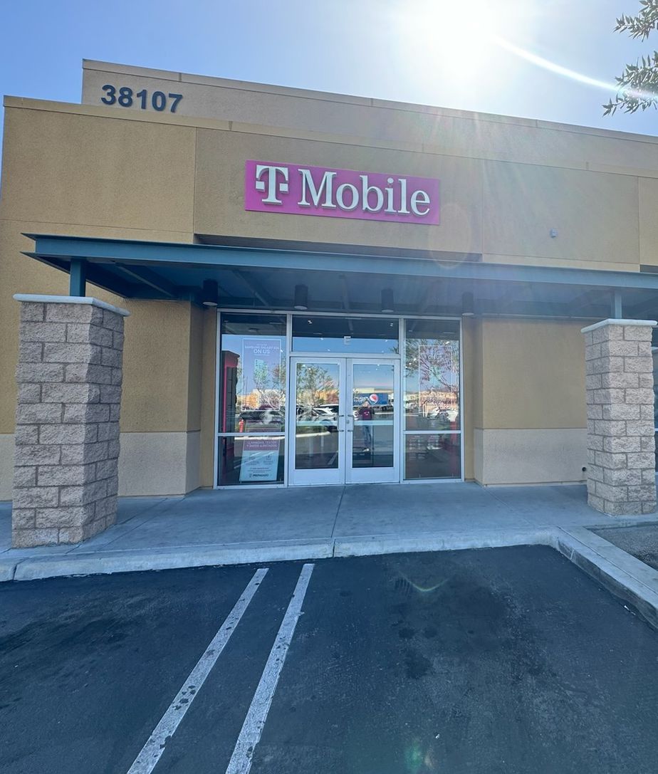 Exterior photo of T-Mobile Store at Ave R & 47th St, Palmdale, CA