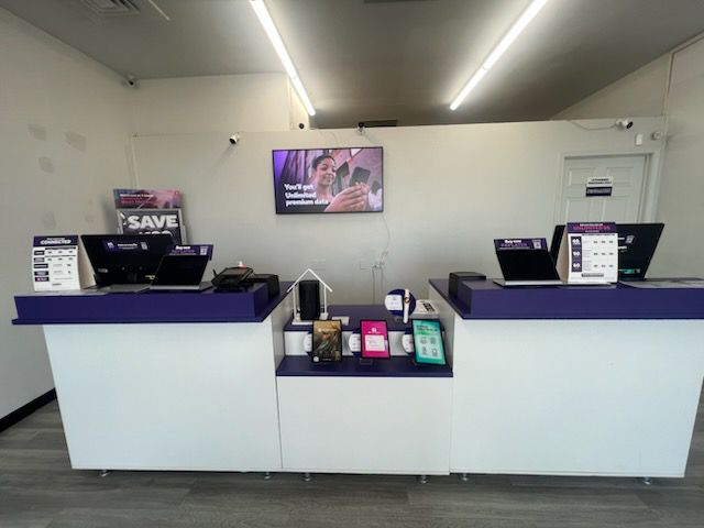 Metro by T-Mobile 1832 W Court St - 1832 W Court St 