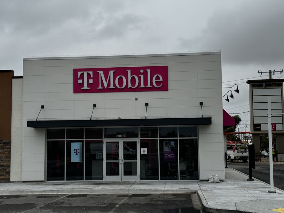 Exterior photo of T-Mobile Store at Hobbs Junction, Hobbs, NM