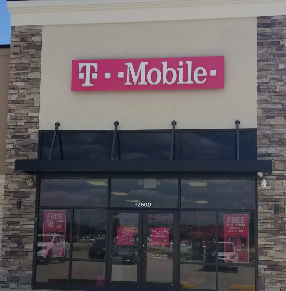 Exterior photo of T-Mobile store at Route 51 & I-72 2, Forsyth, IL