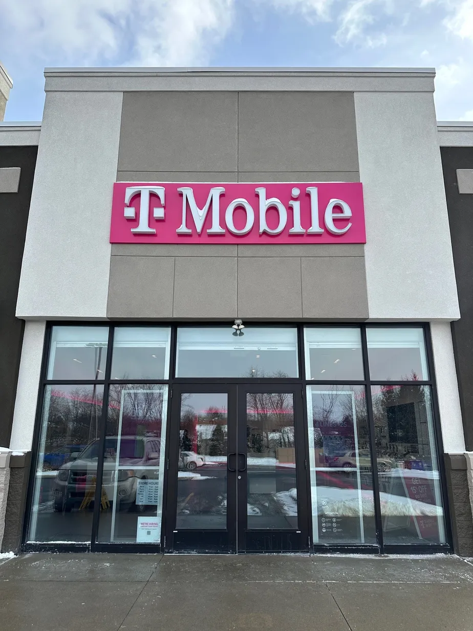  Exterior photo of T-Mobile Store at Mahoning & Canfield, Austintown, OH 