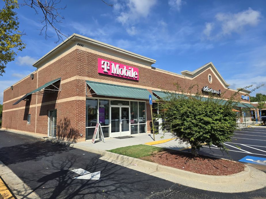 Exterior photo of T-Mobile Store at Highland Station Plaza, Smyrna, GA