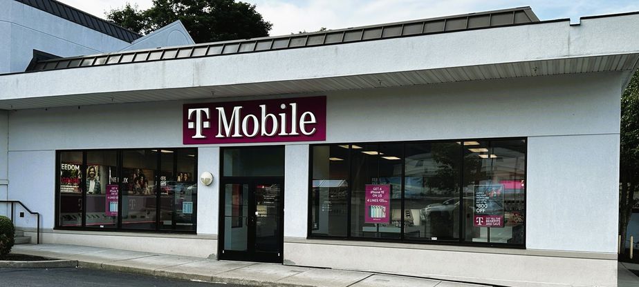 Exterior photo of T-Mobile Store at High Ridge Rd & Bedford St, Stamford, CT