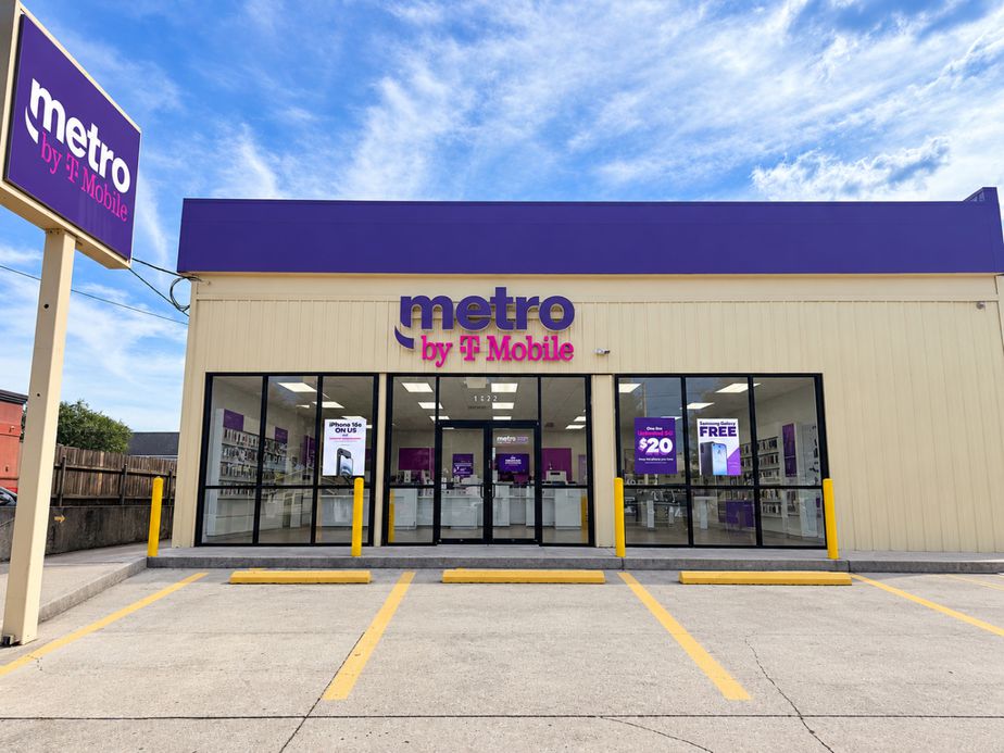 Metro by T-Mobile 4222 S Claiborne Ave - 4222 S Claiborne Ave 