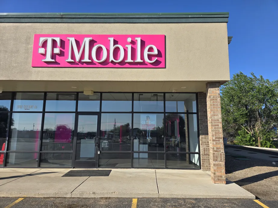  Exterior photo of T-Mobile Store at US 66 & Edgewood, Edgewood, NM 