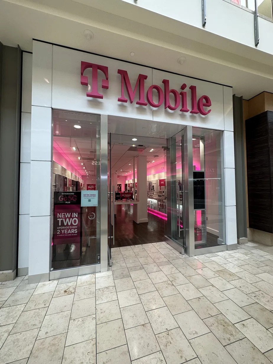 Exterior photo of T-Mobile Store at Robinson Mall, Pittsburgh, PA