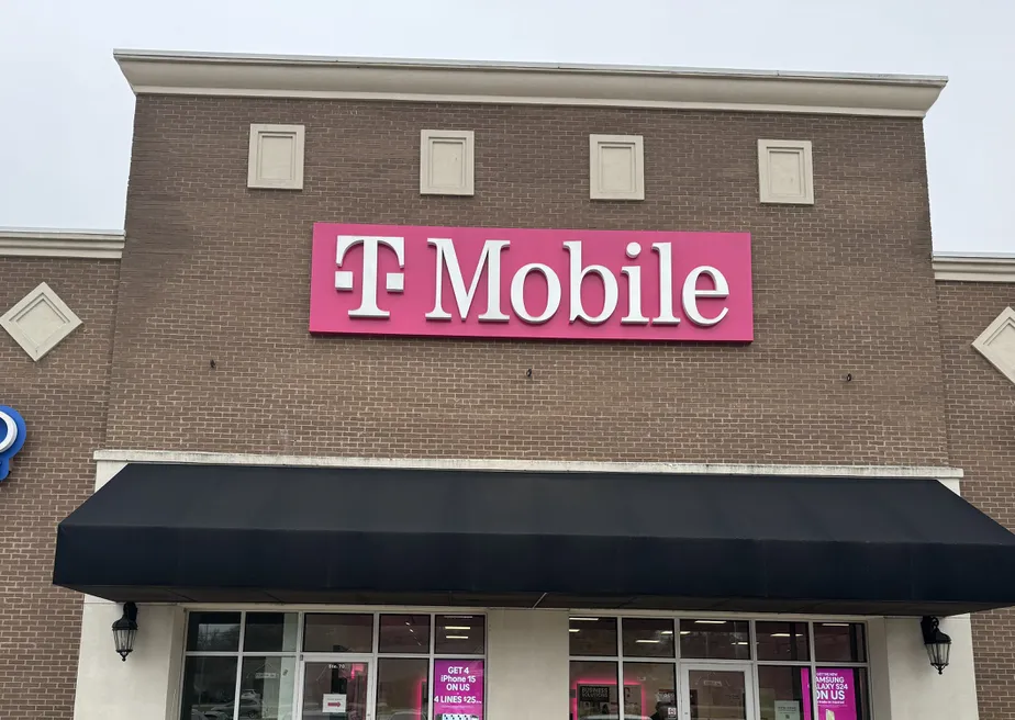  Exterior photo of T-Mobile Store at W SW Loop 323 & Kinsey Dr, Tyler, TX 