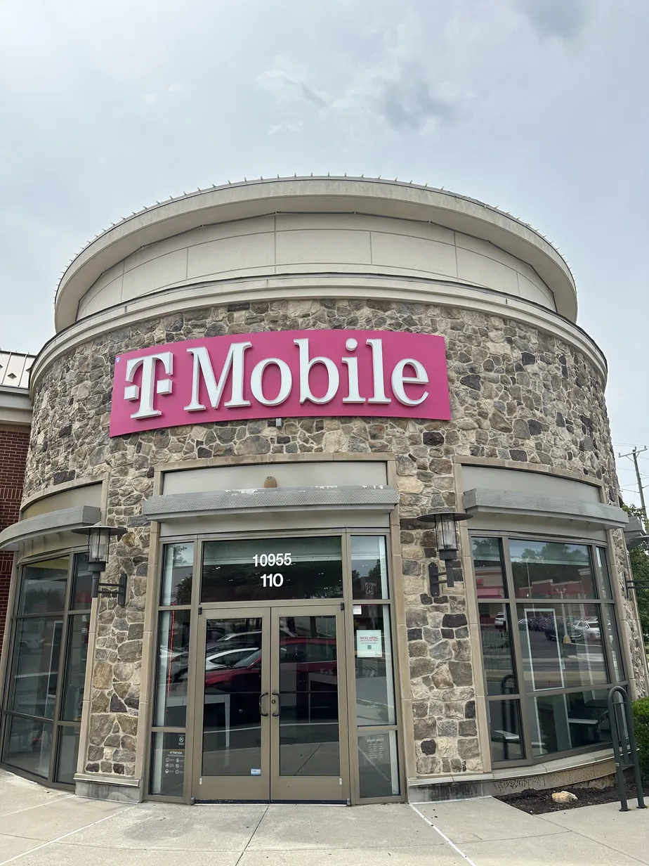 Exterior photo of T-Mobile Store at Fairfax Blvd & Main St, Fairfax, VA