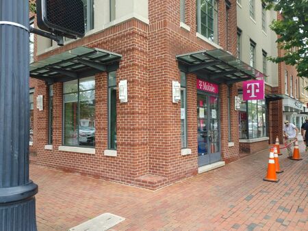 Exterior photo of T-Mobile Store at King St & Payne, Alexandria, VA