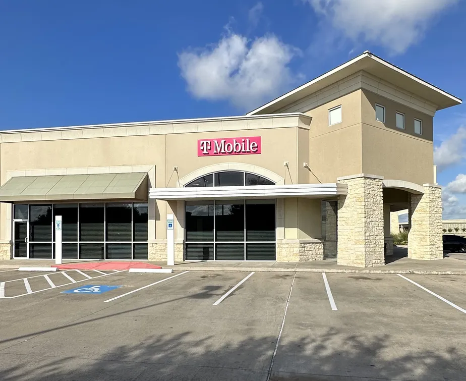 Exterior photo of T-Mobile Store at 59 & Reading Rd, Rosenberg, TX