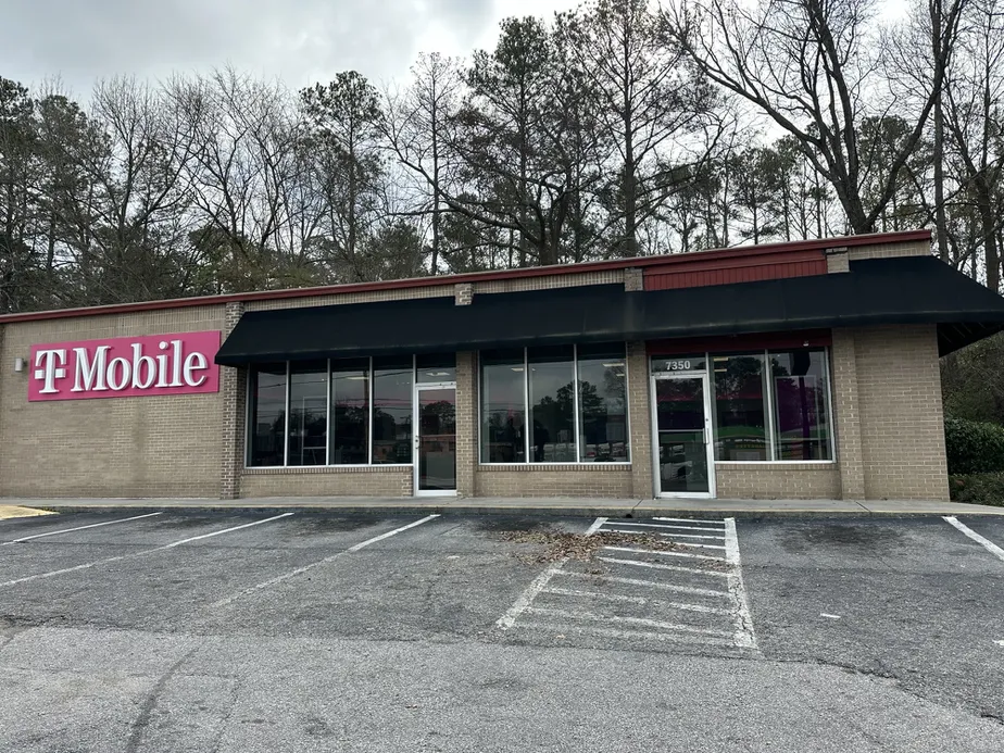  Interior photo of T-Mobile Store at Creekside, Columbia, SC 