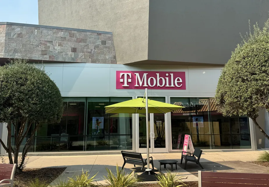  Exterior photo of T-Mobile Store at Chula Vista Center, Chula Vista, CA 