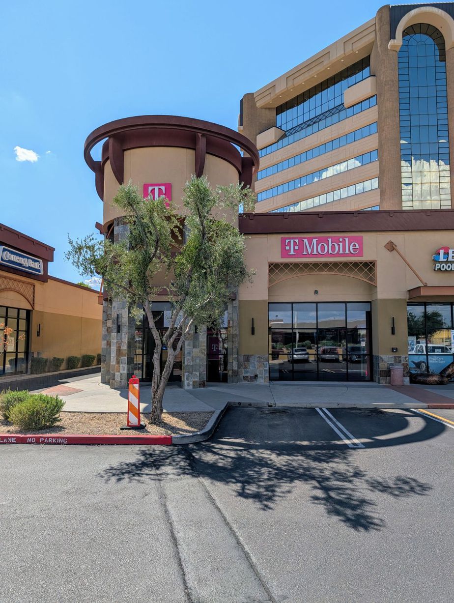 Exterior photo of T-Mobile Store at Thomas & 44th, Phoenix, AZ