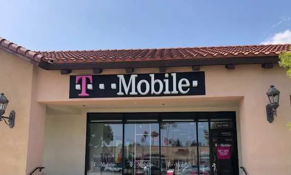 Exterior photo of T-Mobile store at Freemont & Huntington, South Pasadena, CA