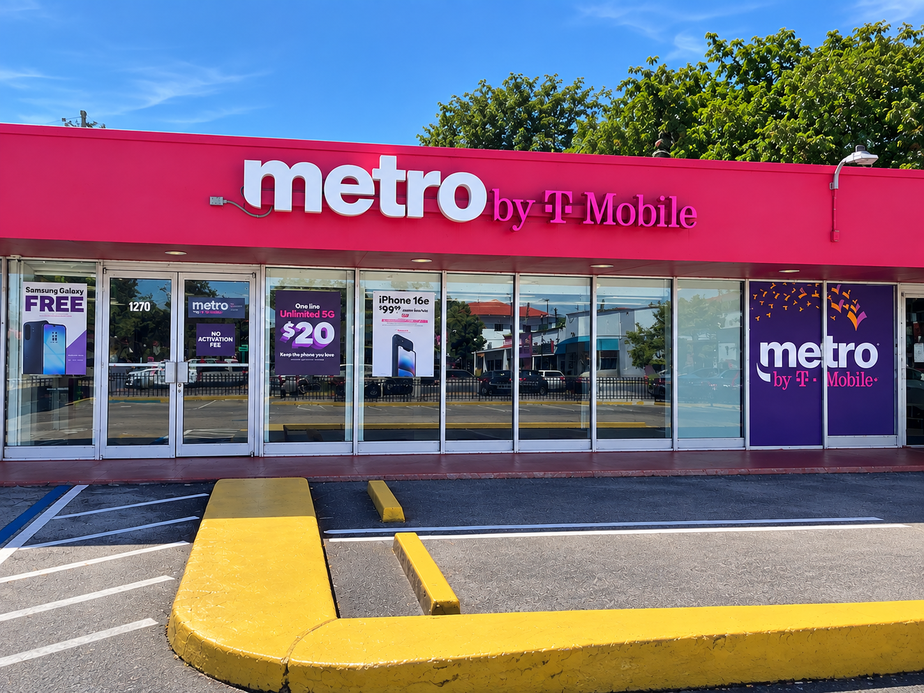 Metro by T-Mobile 1270 SW 8th St - 1270 SW 8th St 