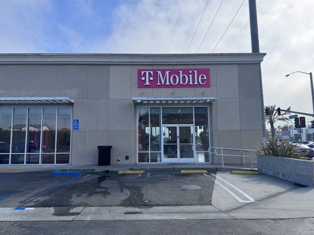 Exterior photo of T-Mobile Store at Rosecrans & Ocean Gate, Hawthorne, CA