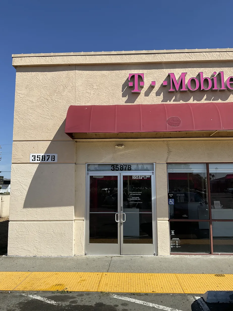  Exterior photo of T-Mobile Store at Sonoma Blvd & Redwood St, Vallejo, CA 