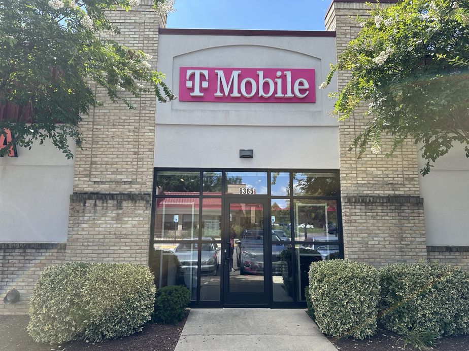 Exterior photo of T-Mobile Store at Columbia Dobbin Rd, Columbia, MD