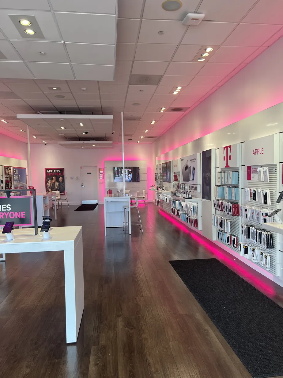  Interior photo of T-Mobile Store at Crosspoint Shopping Central, Hagerstown, MD 