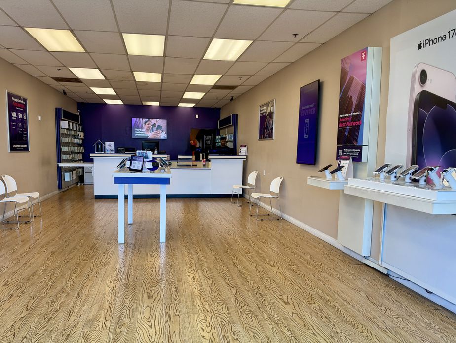 Metro by T-Mobile 12505 Beach Blvd - 12505 Beach Blvd 