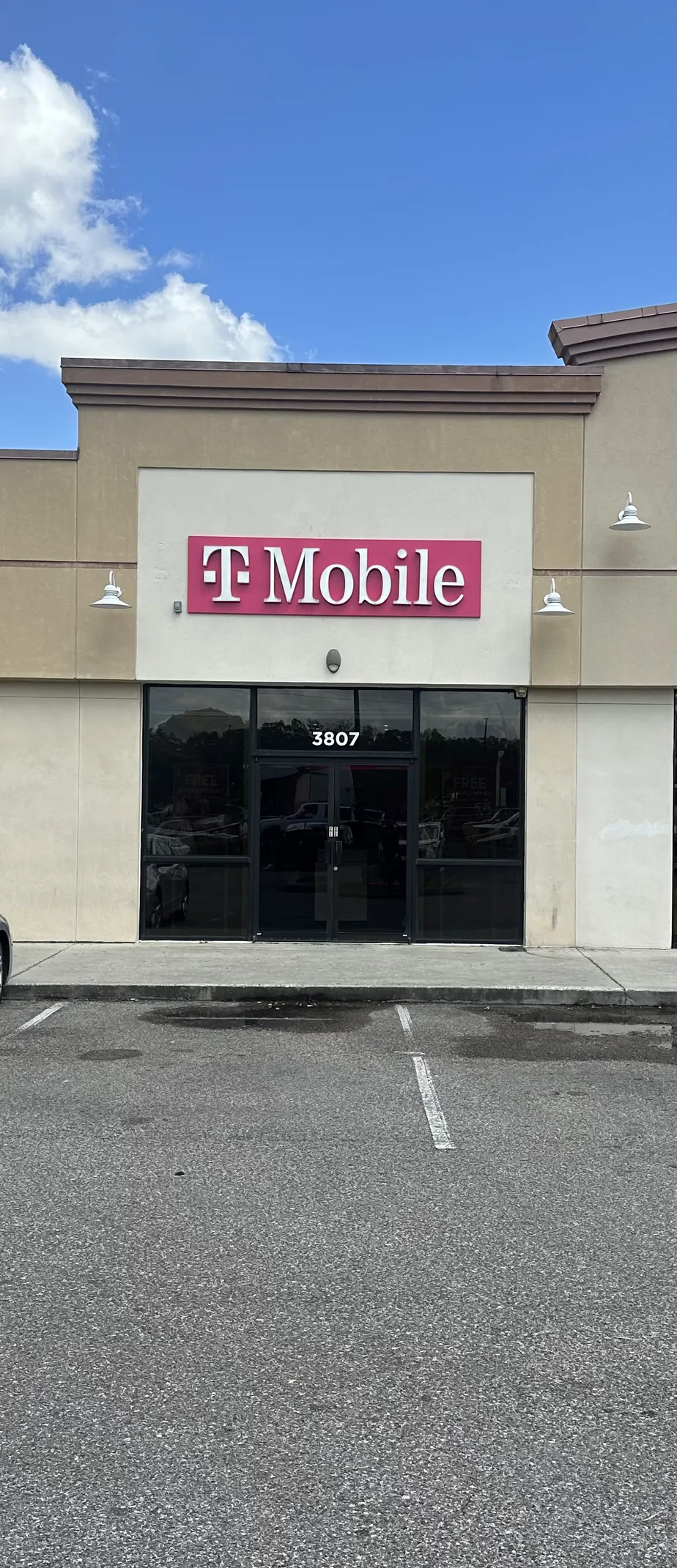  Exterior photo of T-Mobile Store at US Hwy 98 & Sharon, Lakeland, FL 