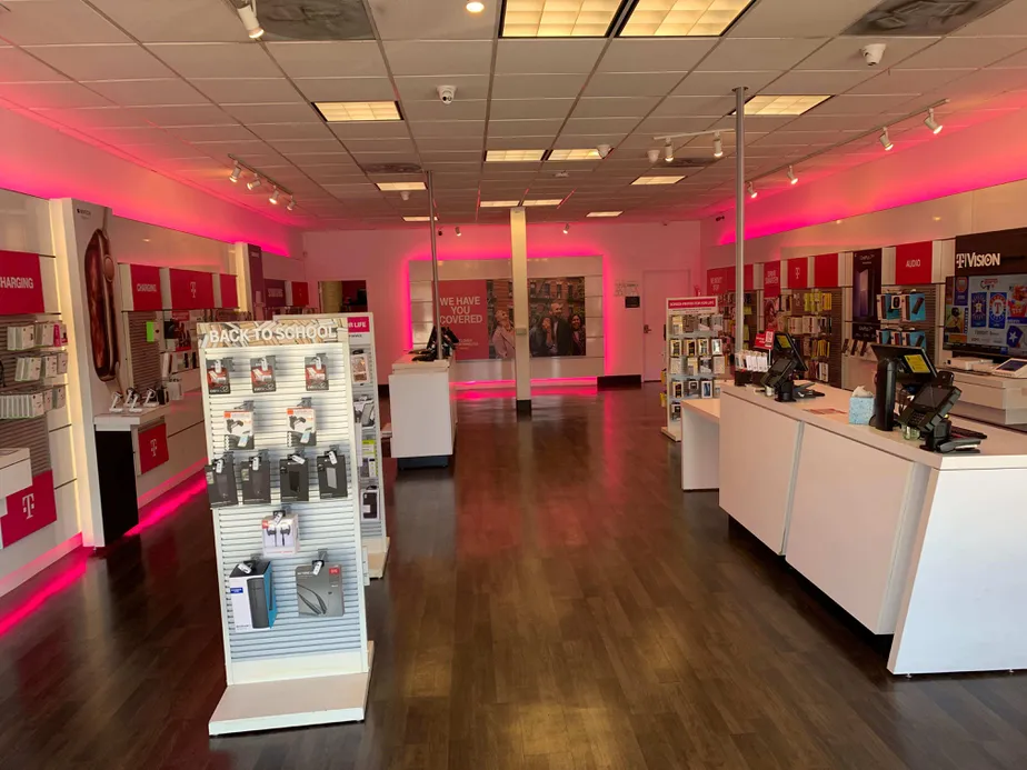  Interior photo of T-Mobile Store at Van Nuys Blvd & Moorpark St, Sherman Oaks, CA 