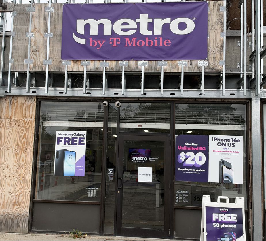 Metro by T-Mobile 2131 Seneca St - 2131 Seneca St