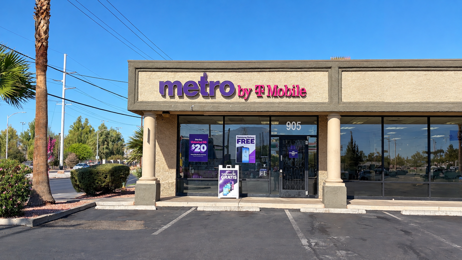 Metro by T-Mobile 905 N Pecos Rd - 905 N Pecos Rd 