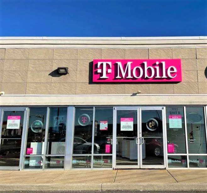 Exterior photo of T-Mobile store at N 5th St Hwy & Elizabeth Ave, Reading, PA