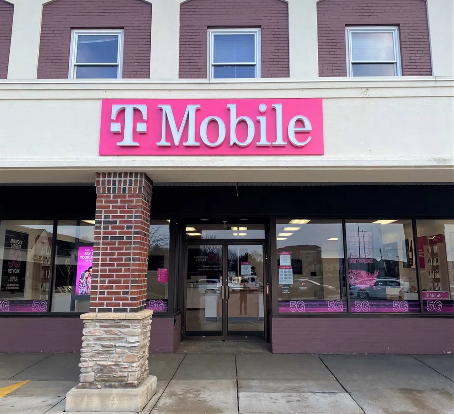 Exterior photo of T-Mobile store at Lake Shore Blvd & Larimar Dr, Willowick, OH