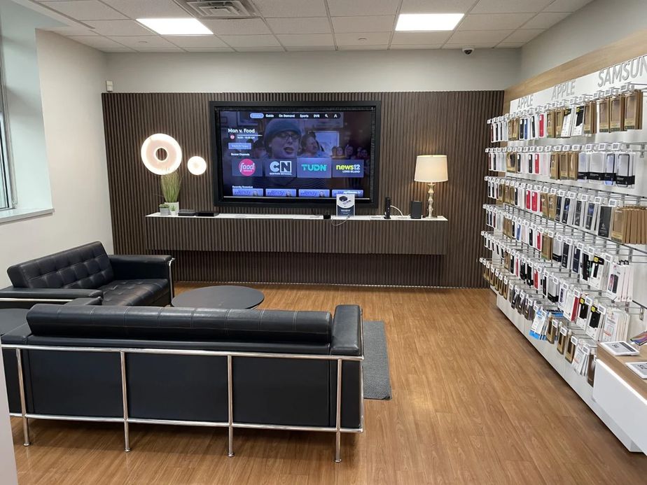 Lindenhurst 1140 Inside Store 2.jpg