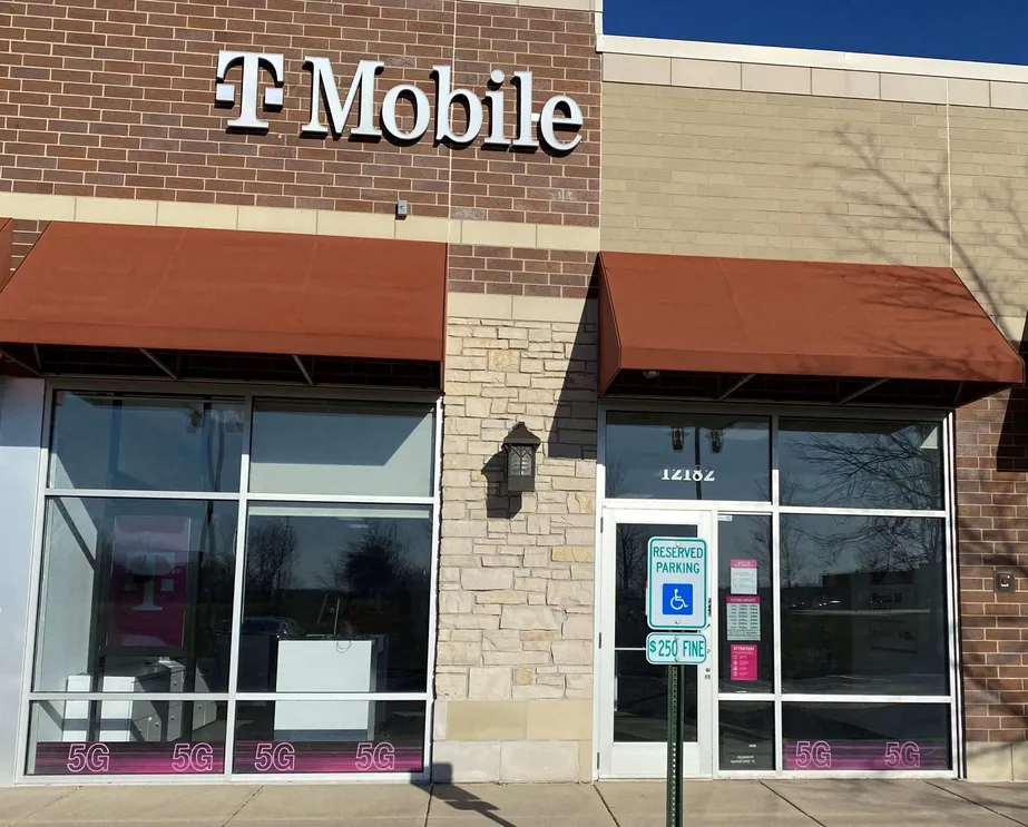 Exterior photo of T-Mobile store at S Il Route 47 & Kingston Dr, Huntley, IL