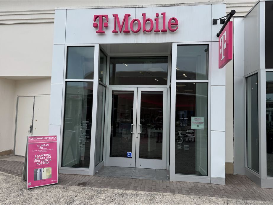 Exterior photo of T-Mobile Store at Fashion Valley, San Diego, CA