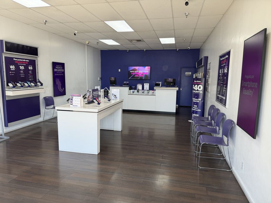 Metro by T-Mobile 6300 White Ln - 6300 White Ln 